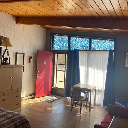 Huron Sands Motel And Restaurant Providence Bay Bagian luar foto