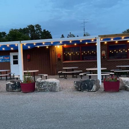 Huron Sands Motel And Restaurant Providence Bay Bagian luar foto