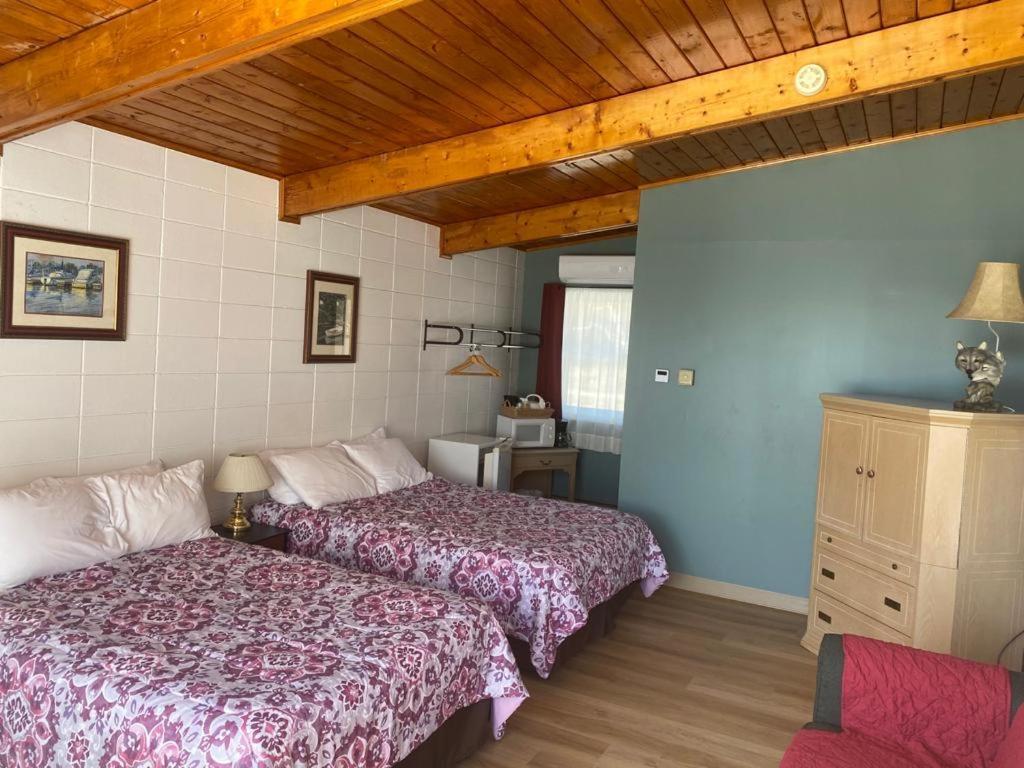 Huron Sands Motel And Restaurant Providence Bay Bagian luar foto
