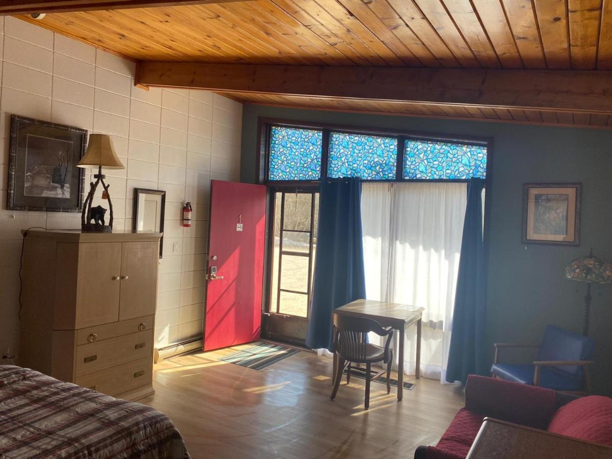 Huron Sands Motel And Restaurant Providence Bay Bagian luar foto