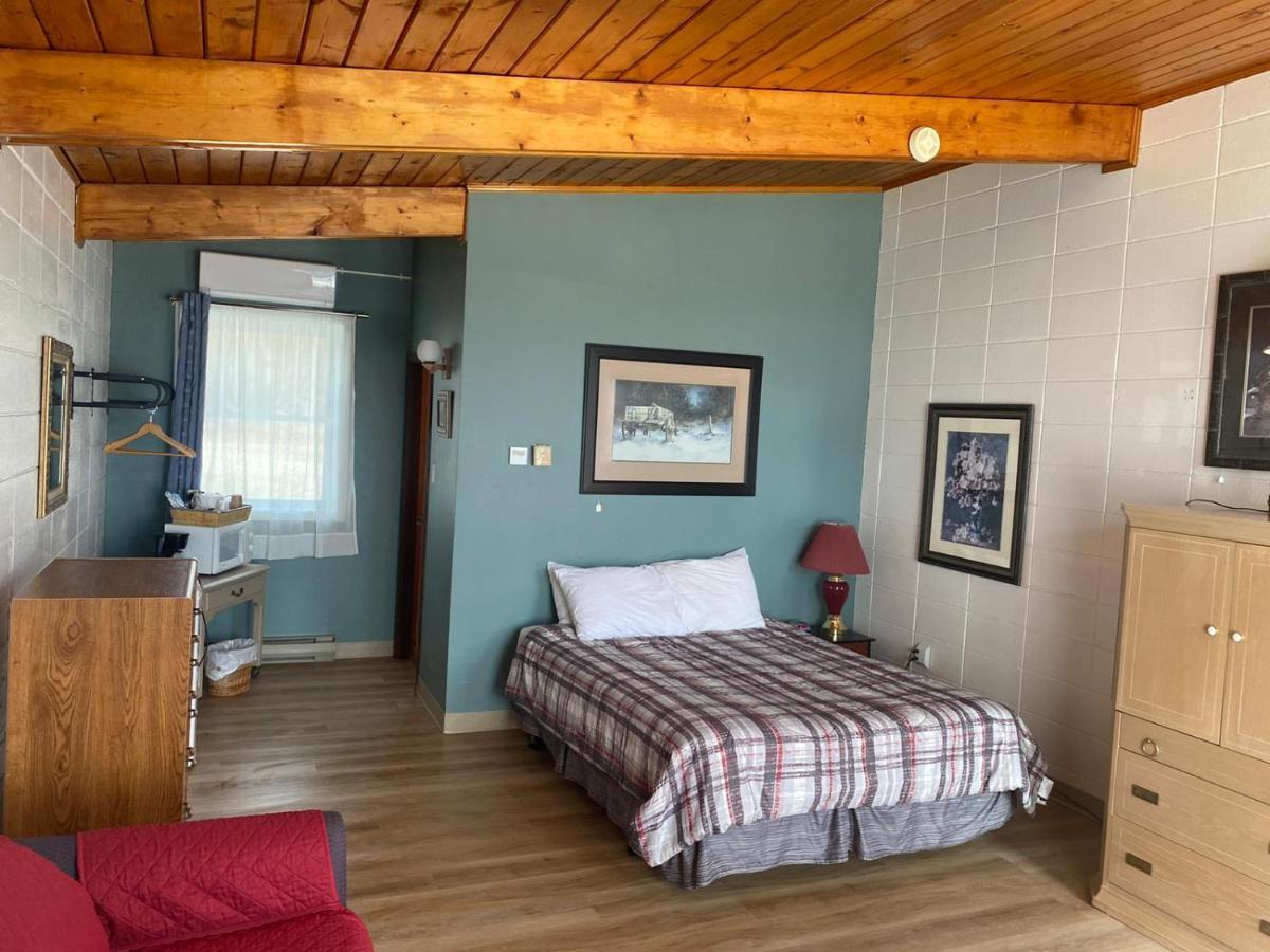 Huron Sands Motel And Restaurant Providence Bay Bagian luar foto
