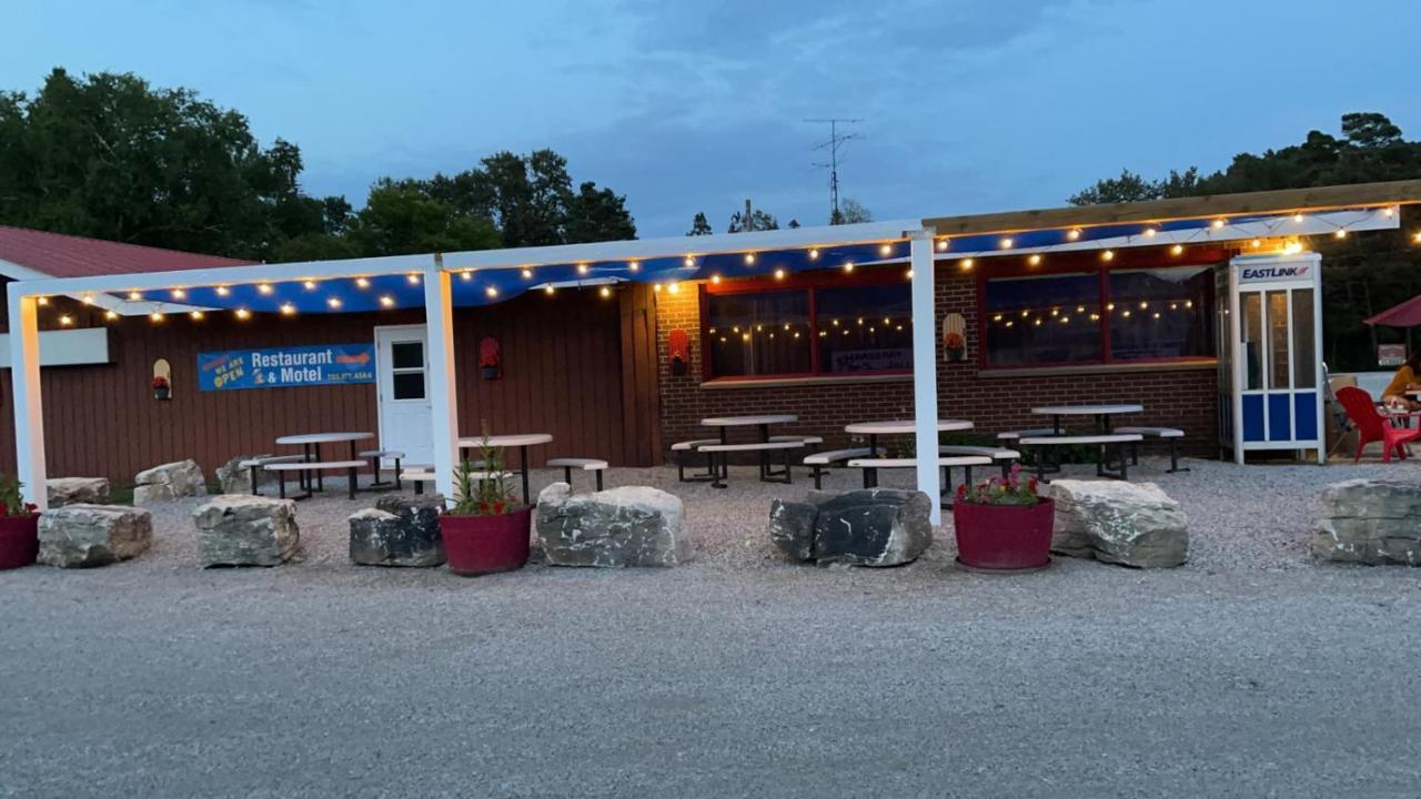 Huron Sands Motel And Restaurant Providence Bay Bagian luar foto